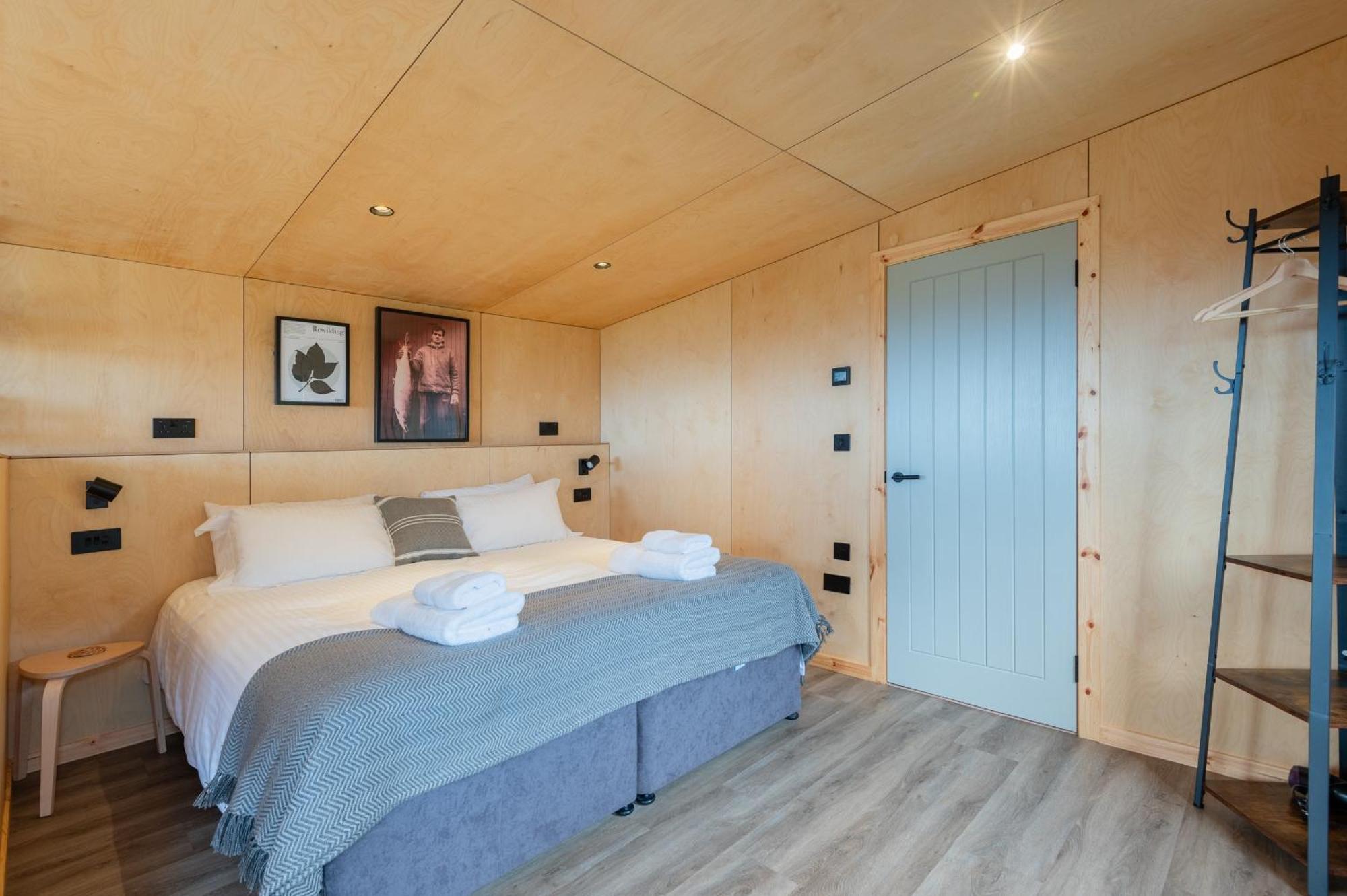Rustic Cabins, Sea Views From Rewilded Farm With Highland Cows 세인트앤드루스 외부 사진