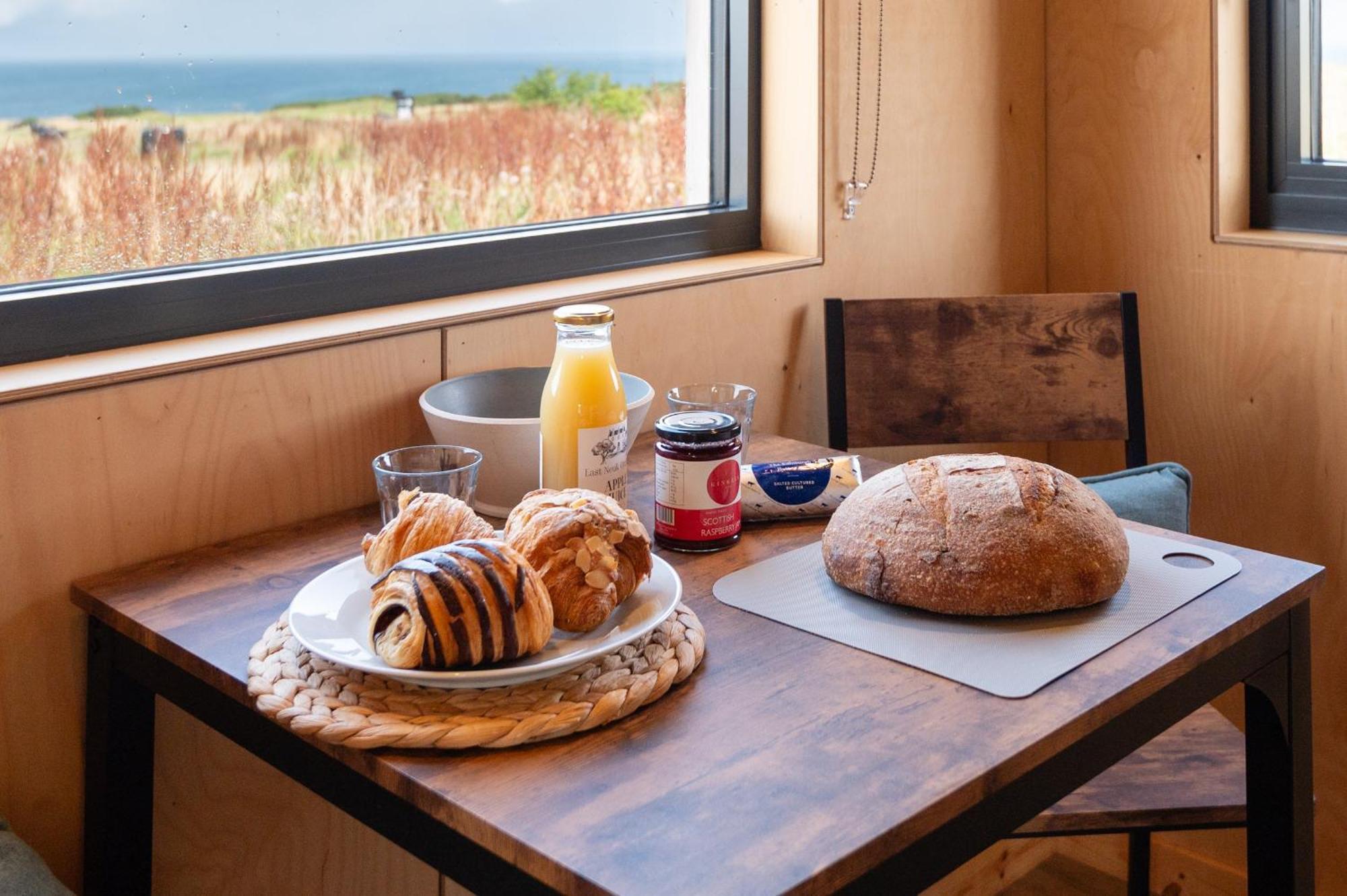 Rustic Cabins, Sea Views From Rewilded Farm With Highland Cows 세인트앤드루스 외부 사진