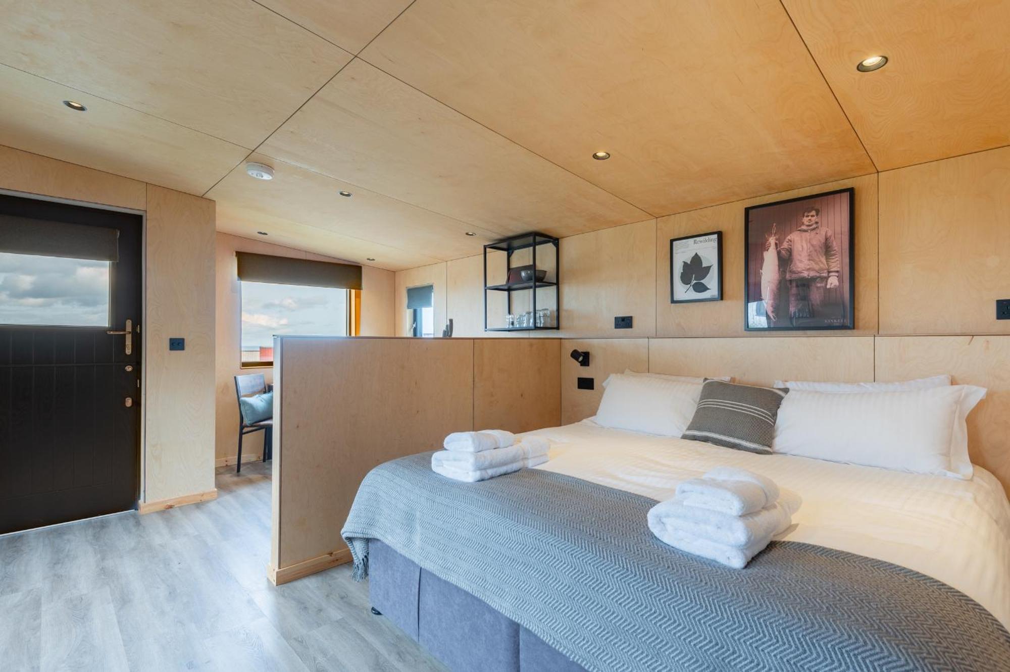 Rustic Cabins, Sea Views From Rewilded Farm With Highland Cows 세인트앤드루스 외부 사진